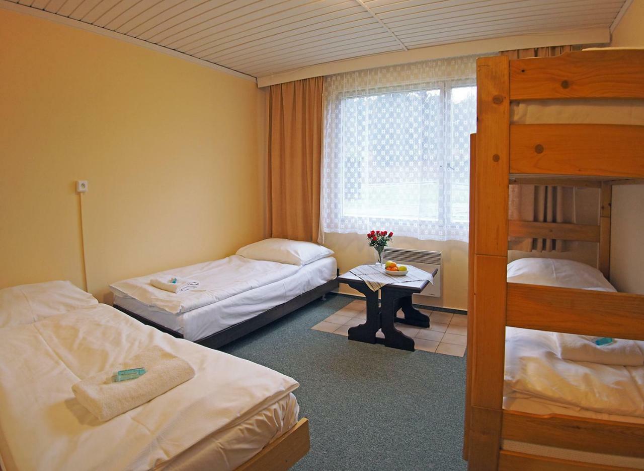 Pod Javorem Hotell Velké Karlovice Eksteriør bilde