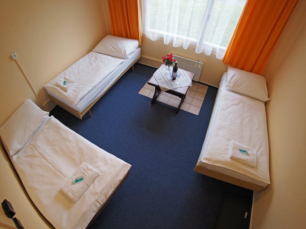 Pod Javorem Hotell Velké Karlovice Eksteriør bilde